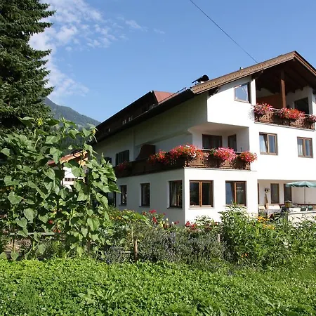 Gastehaus Treichl Guest house Fuegen